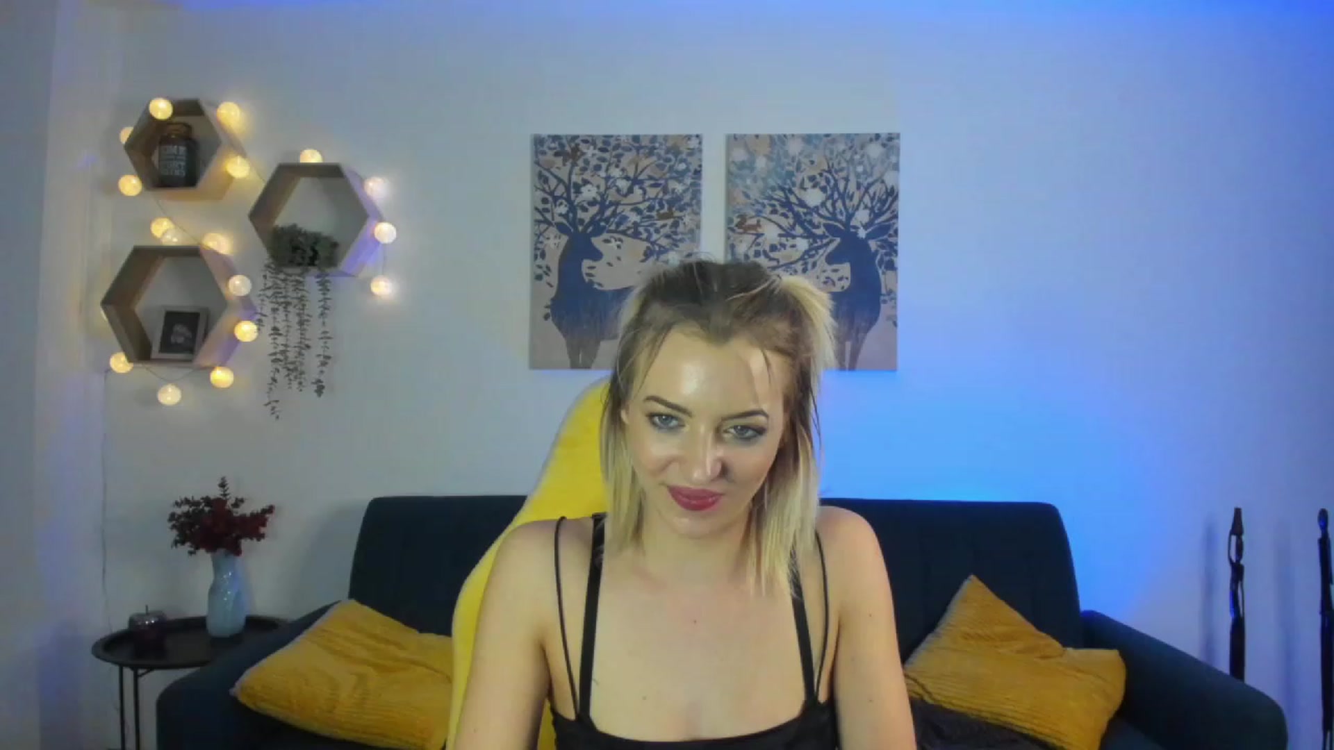 Gallery image thumbnail from Julia_Gold18's myfreecams stream on, 02/17/2023, 13:57 image 13 of 20