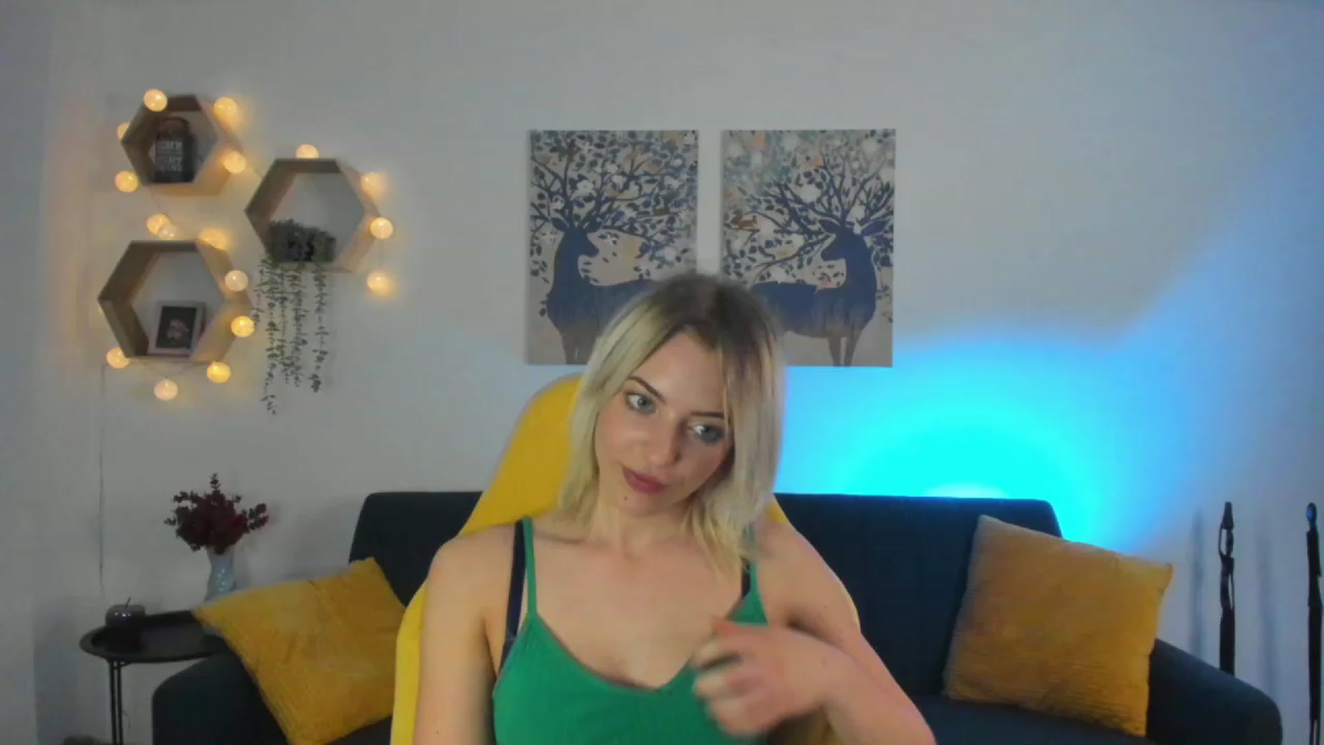Gallery image thumbnail from Julia_Gold18's myfreecams stream on, 02/22/2023, 10:25 image 2 of 20