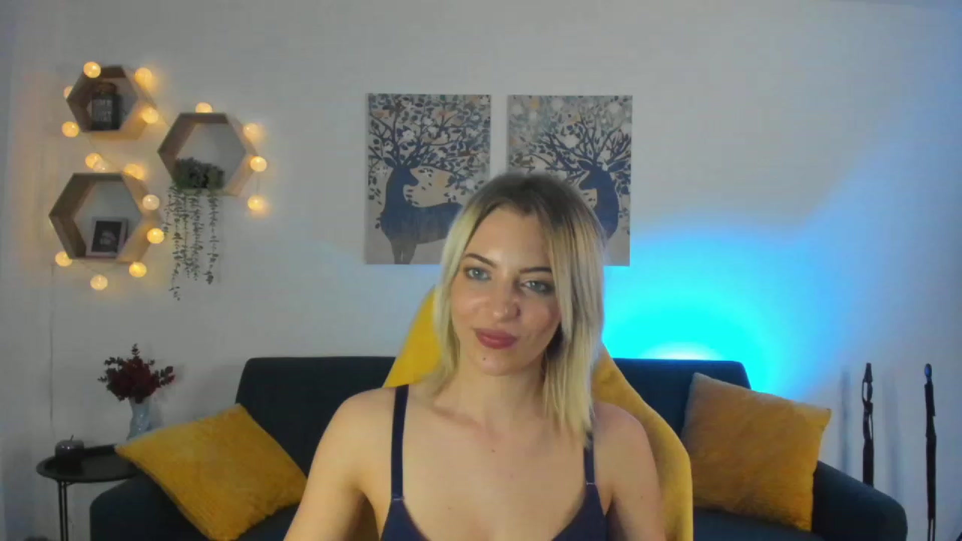 Gallery image thumbnail from Julia_Gold18's myfreecams stream on, 02/22/2023, 13:31 image 15 of 20
