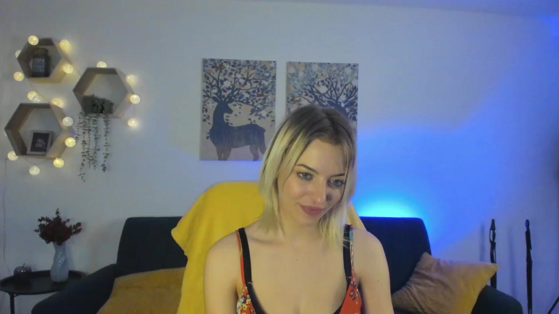 Gallery image thumbnail from Julia_Gold18's myfreecams stream on, 03/03/2023, 10:31 image 10 of 20
