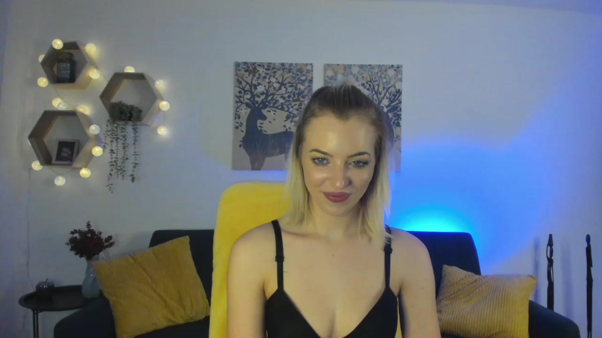 Gallery image thumbnail from Julia_Gold18's myfreecams stream on, 03/06/2023, 12:50 image 10 of 20