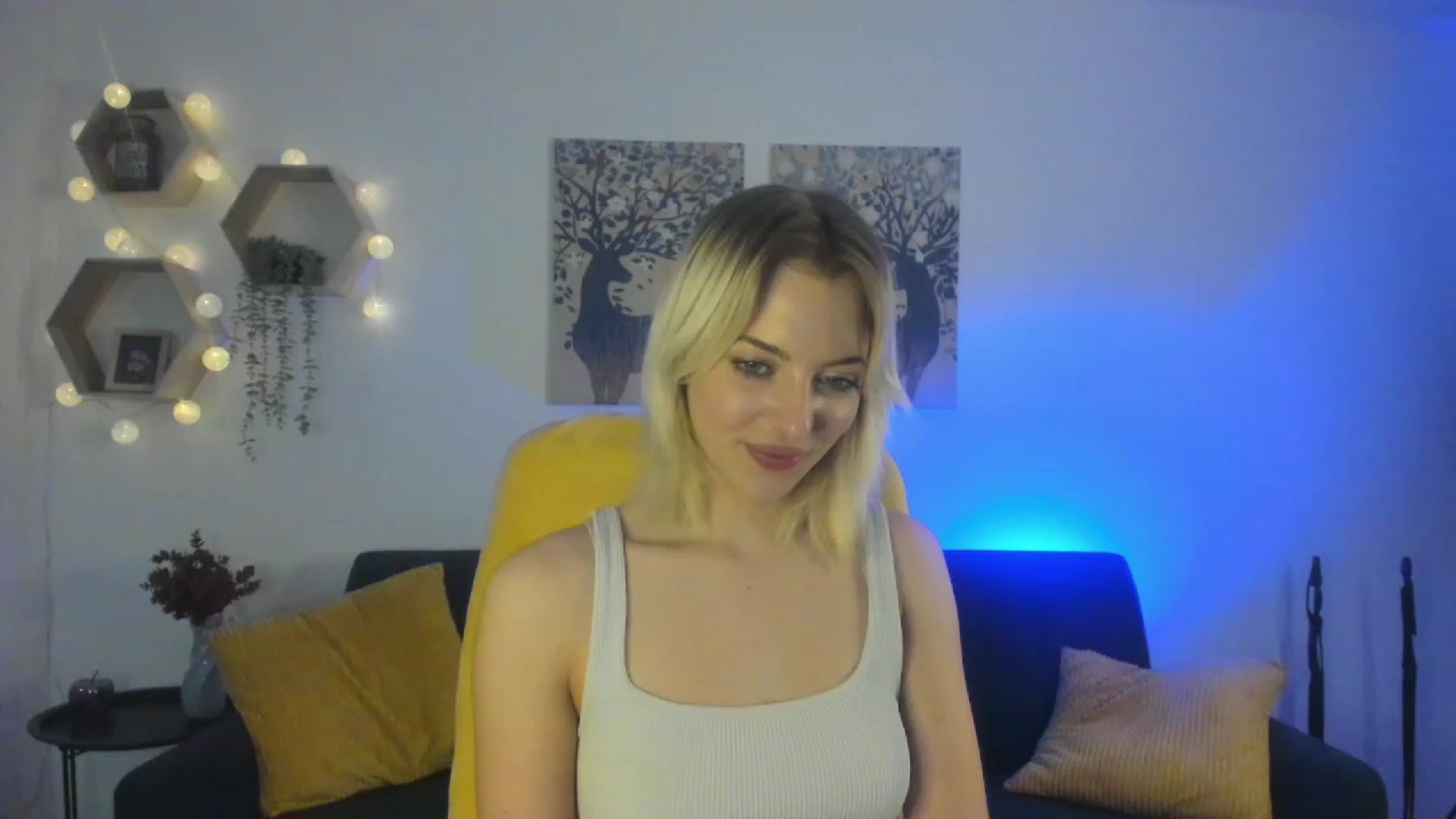 Gallery image thumbnail from Julia_Gold18's myfreecams stream on, 03/07/2023, 10:18 image 18 of 20