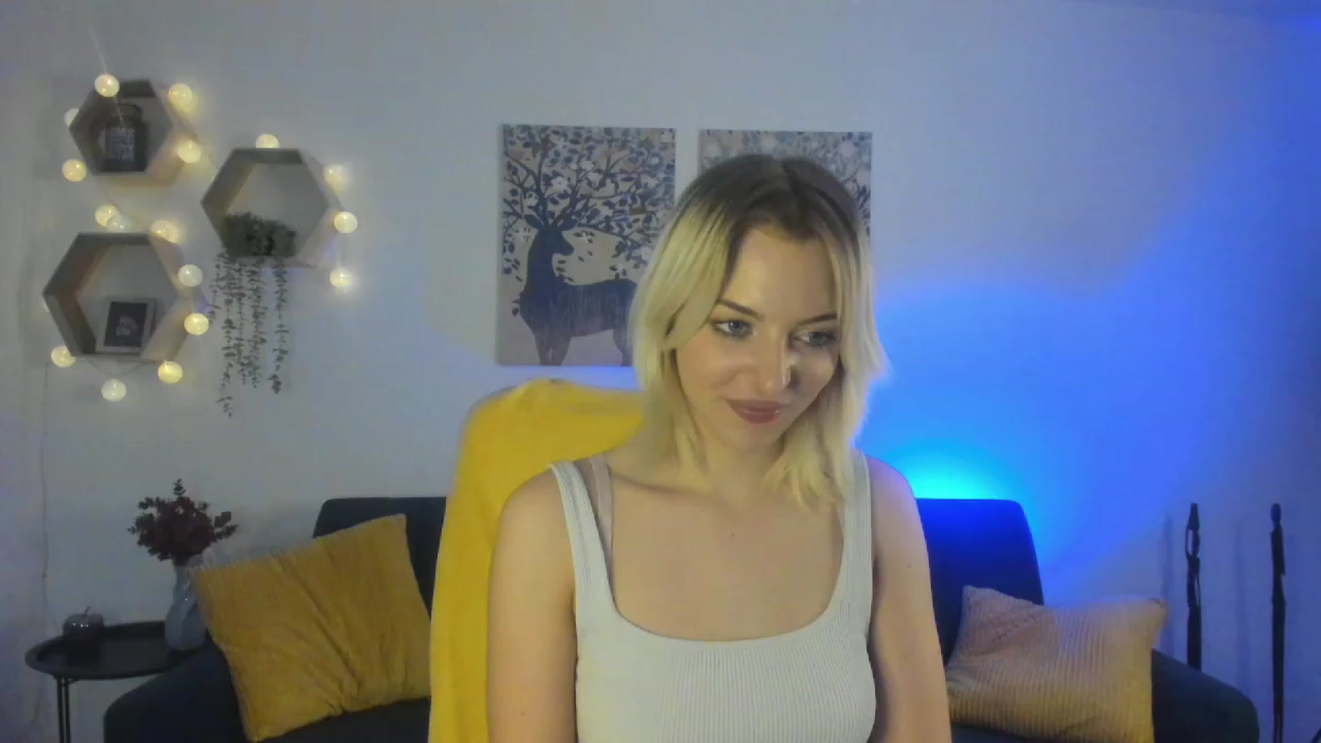 Gallery image thumbnail from Julia_Gold18's myfreecams stream on, 03/07/2023, 10:18 image 14 of 20