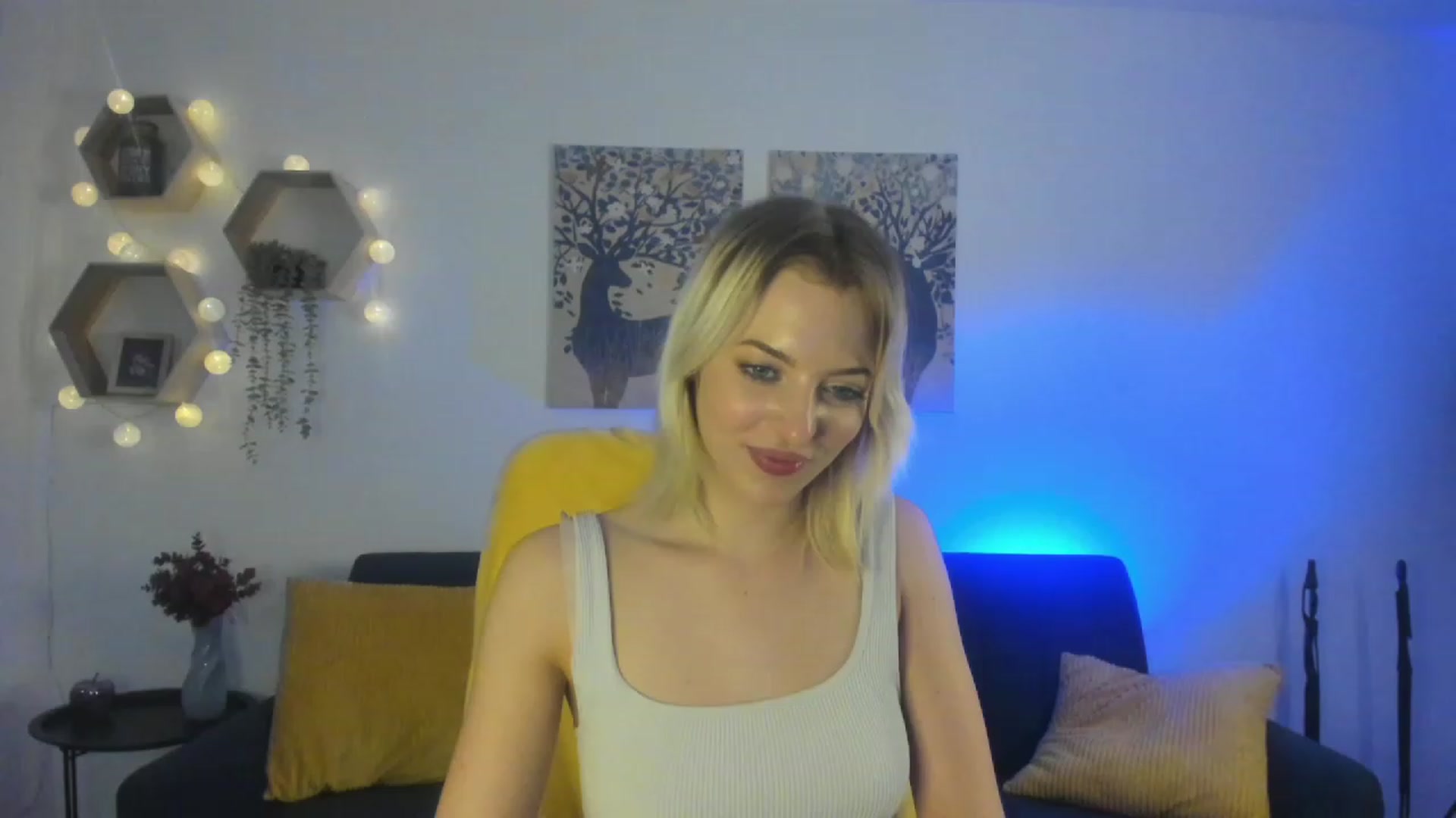 Gallery image thumbnail from Julia_Gold18's myfreecams stream on, 03/07/2023, 12:58 image 18 of 20