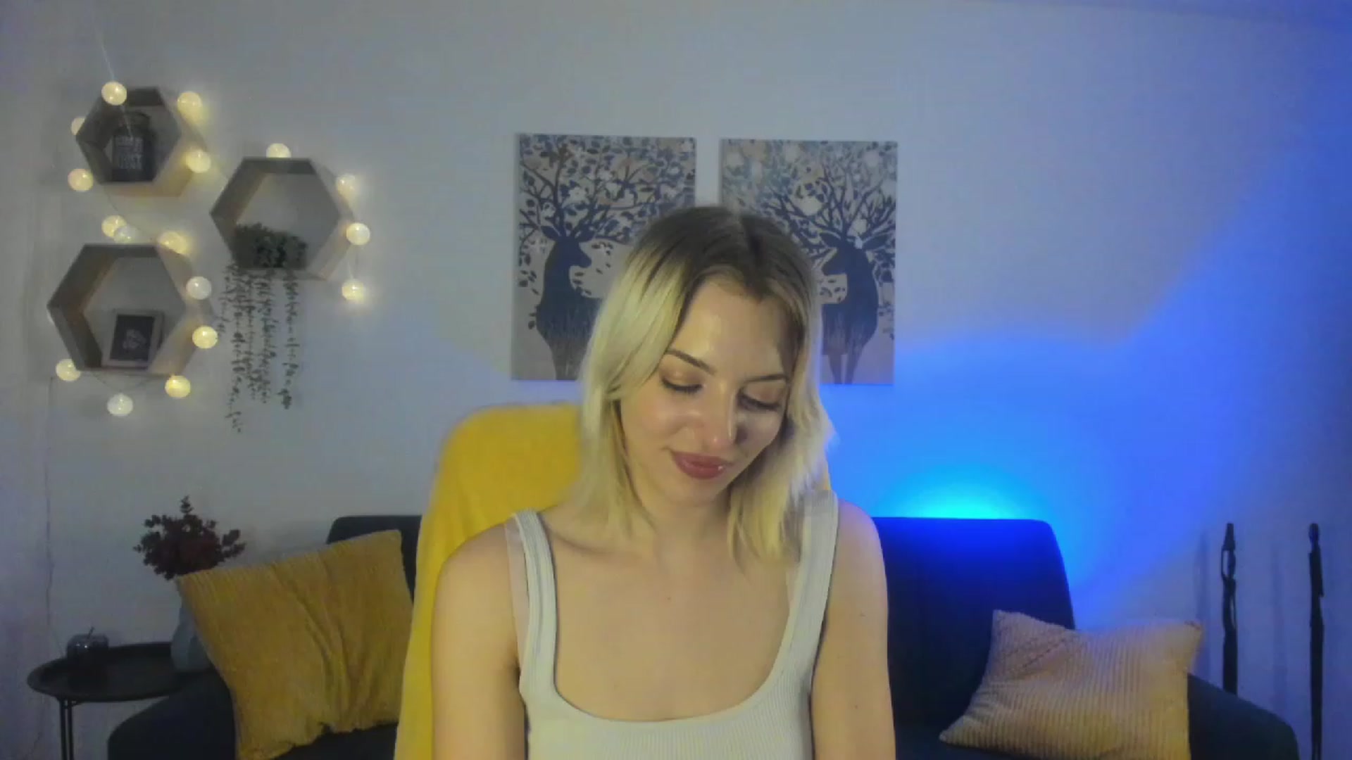 Gallery image thumbnail from Julia_Gold18's myfreecams stream on, 03/07/2023, 12:58 image 3 of 20