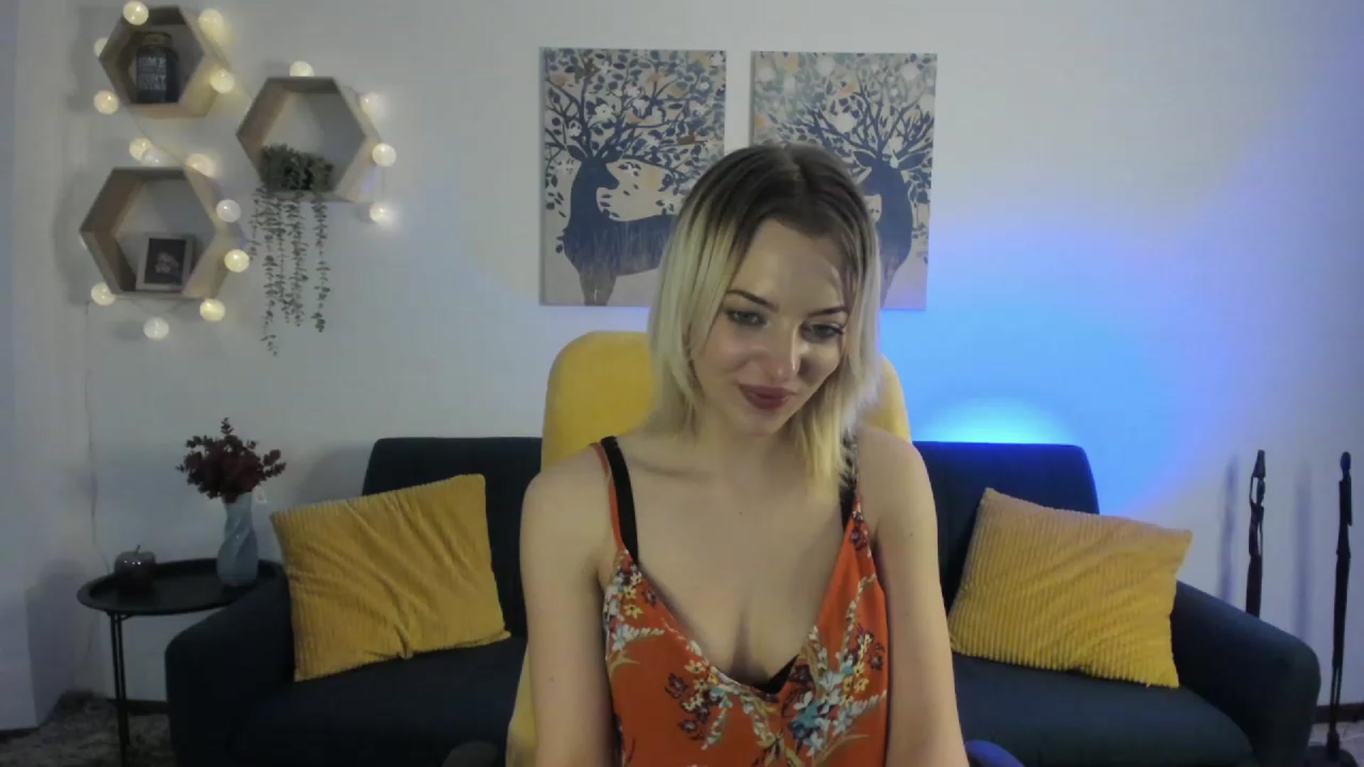 Gallery image thumbnail from Julia_Gold18's myfreecams stream on, 03/08/2023, 14:08 image 7 of 20