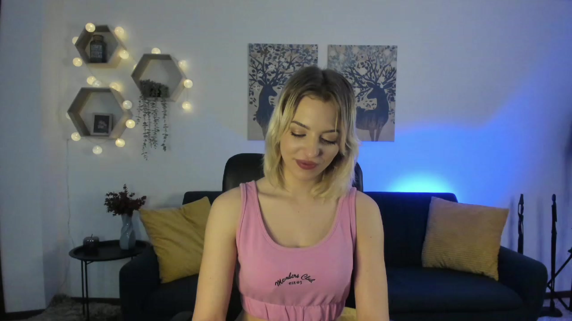 Gallery image thumbnail from Julia_Gold18's myfreecams stream on, 03/13/2023, 10:51 image 1 of 20