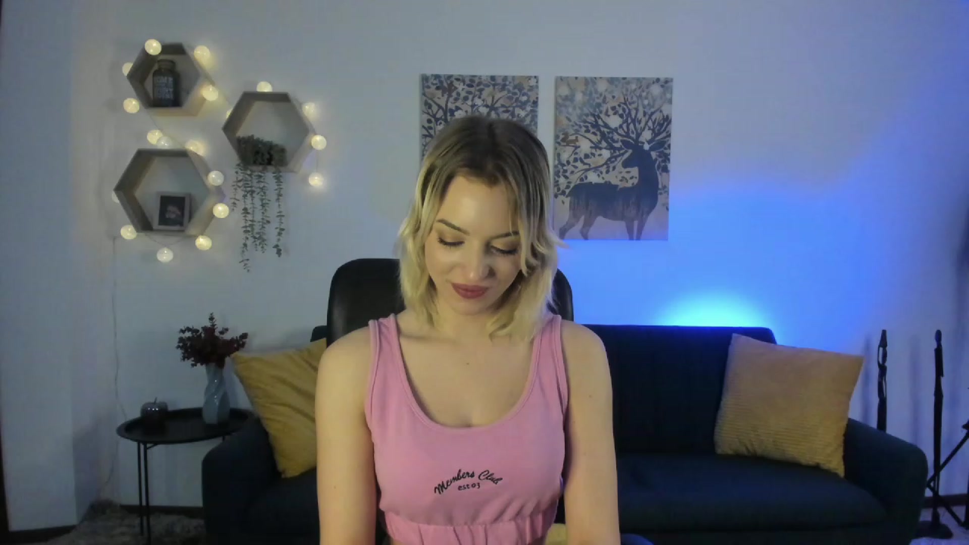 Gallery image thumbnail from Julia_Gold18's myfreecams stream on, 03/13/2023, 10:51 image 7 of 20