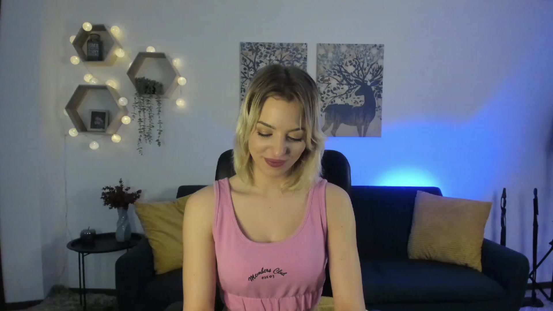 Gallery image thumbnail from Julia_Gold18's myfreecams stream on, 03/13/2023, 10:51 image 2 of 20