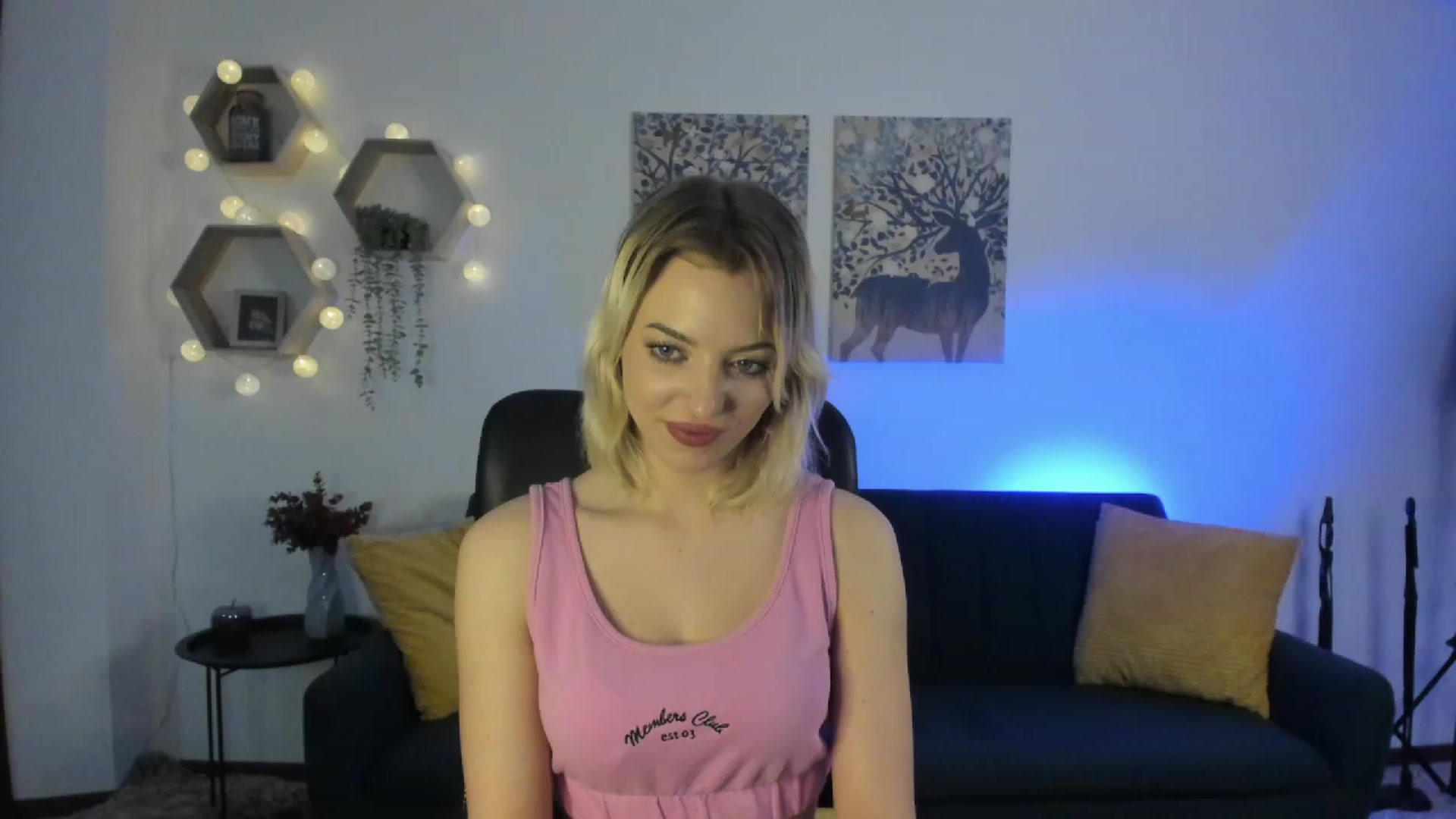 Gallery image thumbnail from Julia_Gold18's myfreecams stream on, 03/13/2023, 10:51 image 12 of 20