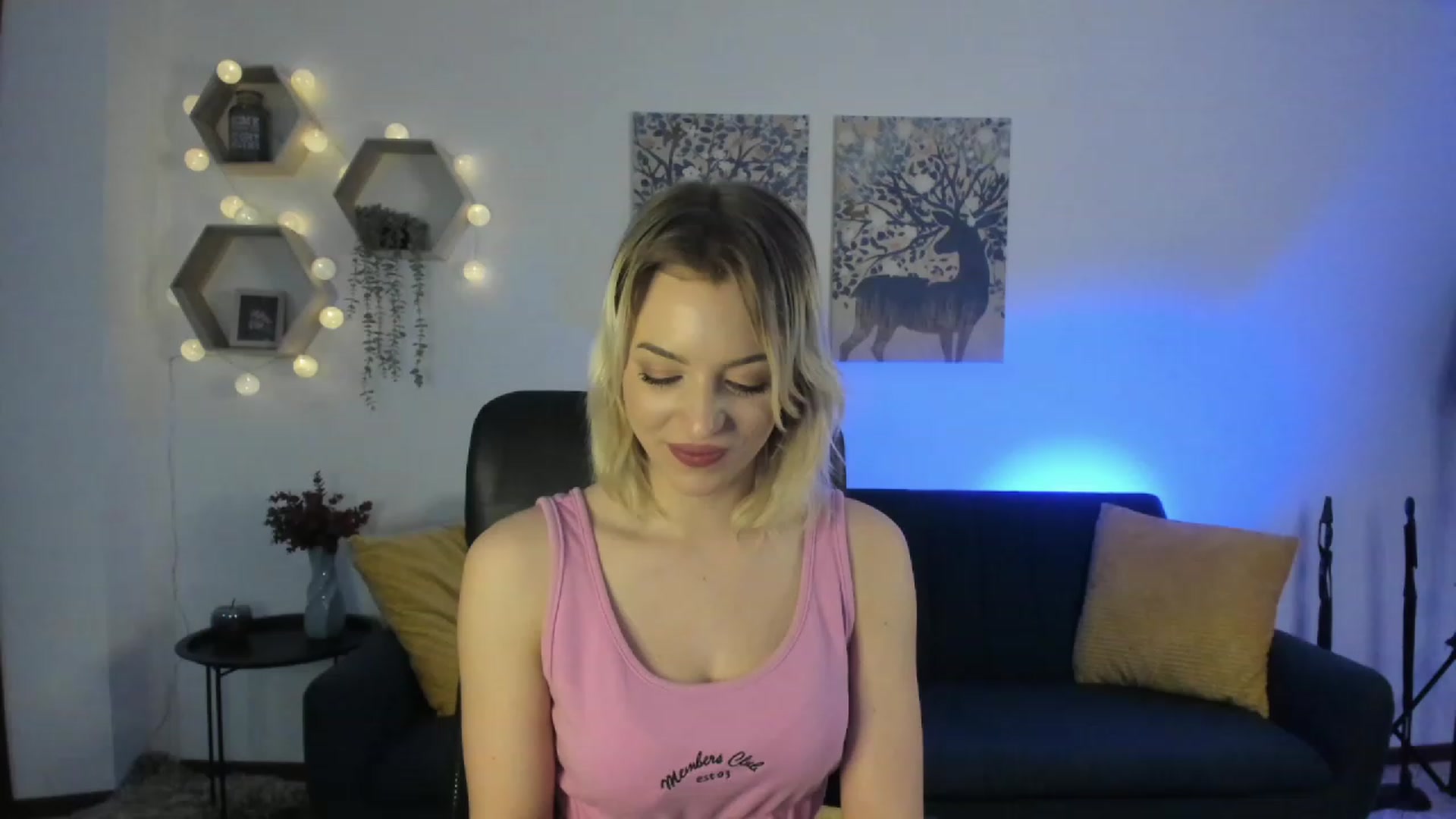 Gallery image thumbnail from Julia_Gold18's myfreecams stream on, 03/13/2023, 10:51 image 17 of 20
