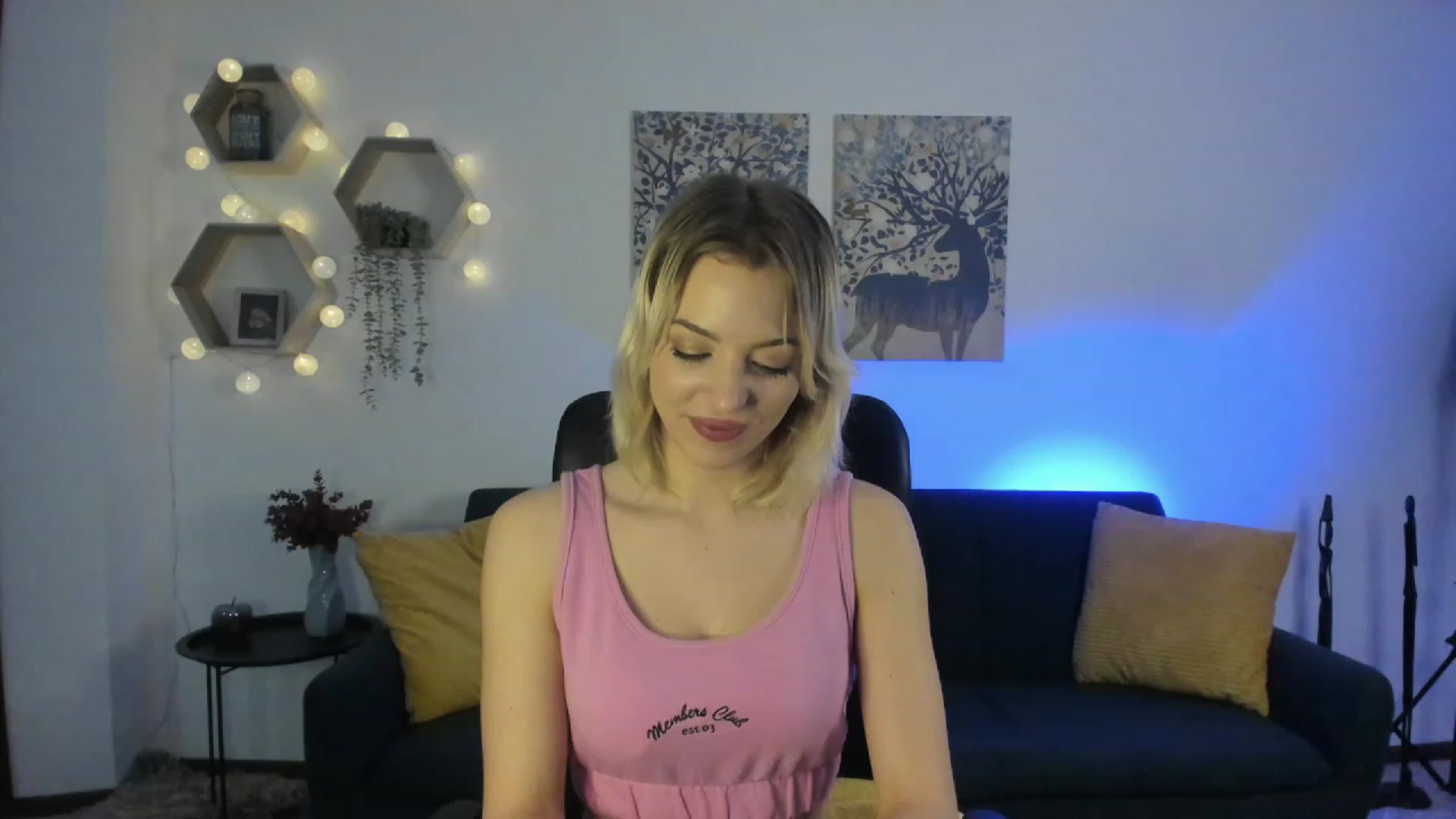 Gallery image thumbnail from Julia_Gold18's myfreecams stream on, 03/13/2023, 10:51 image 3 of 20