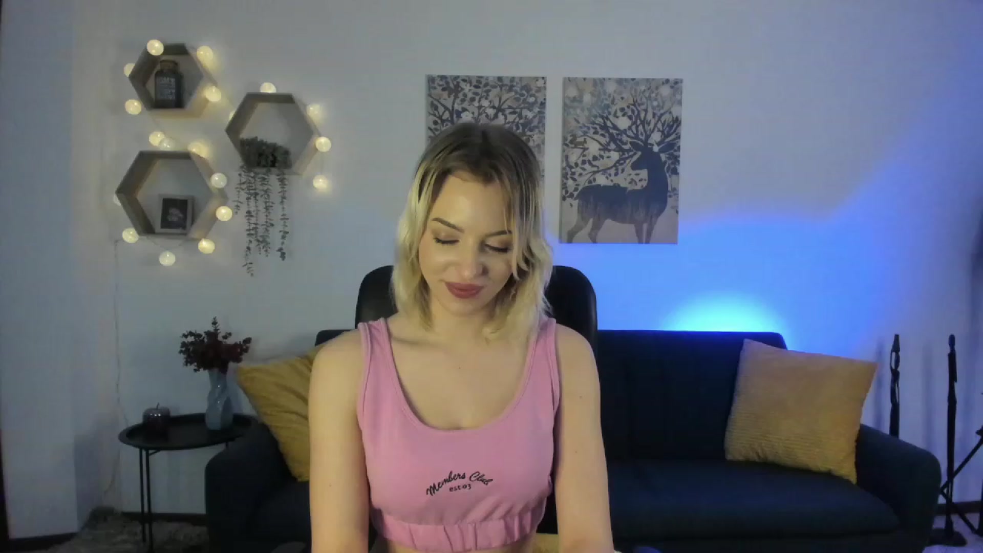 Gallery image thumbnail from Julia_Gold18's myfreecams stream on, 03/13/2023, 10:51 image 20 of 20