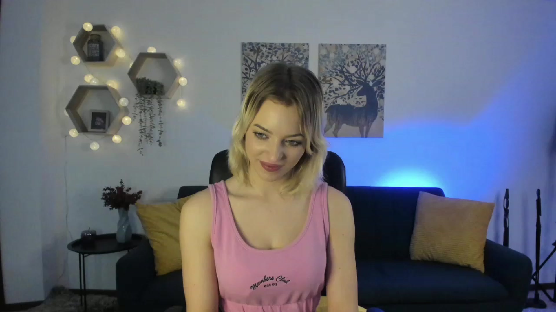 Gallery image thumbnail from Julia_Gold18's myfreecams stream on, 03/13/2023, 10:51 image 4 of 20