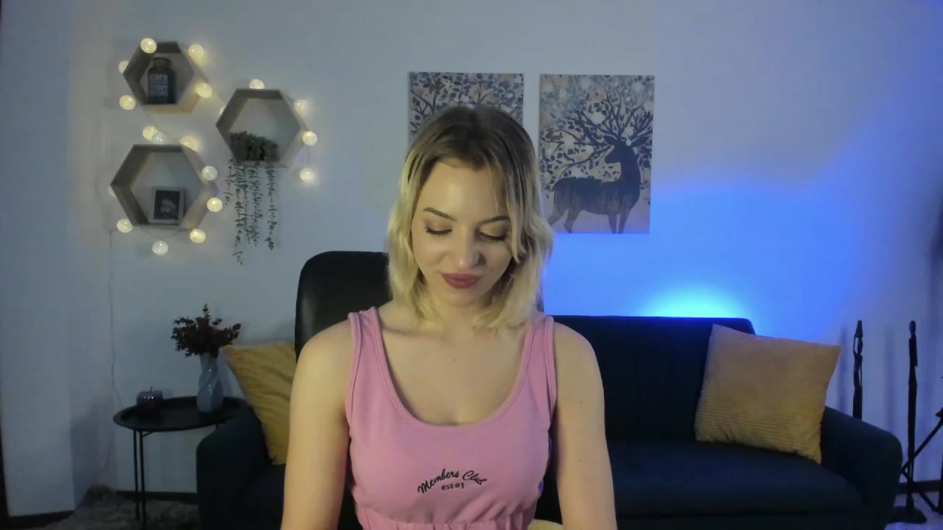 Gallery image thumbnail from Julia_Gold18's myfreecams stream on, 03/13/2023, 10:51 image 13 of 20