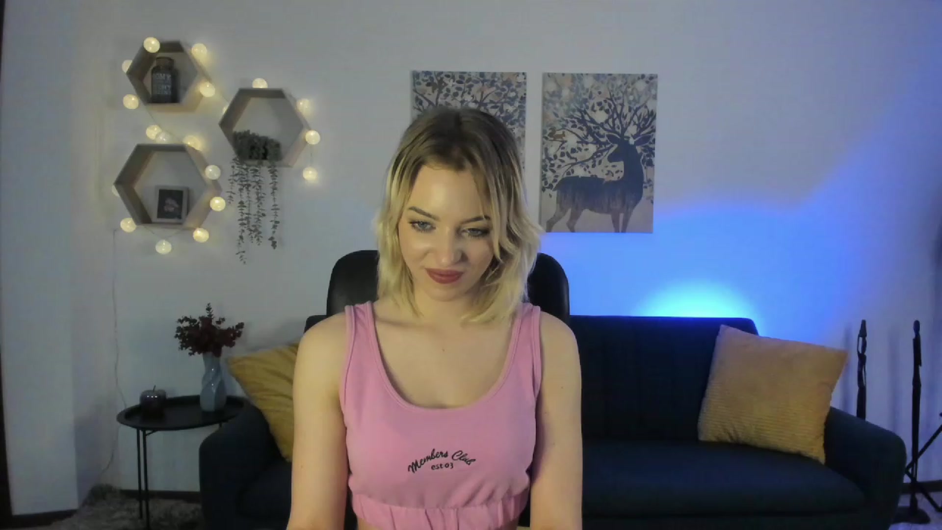 Gallery image thumbnail from Julia_Gold18's myfreecams stream on, 03/13/2023, 13:02 image 2 of 20