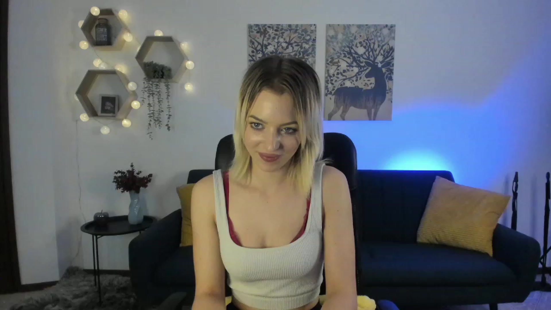 Gallery image thumbnail from Julia_Gold18's myfreecams stream on, 03/14/2023, 13:09 image 11 of 20