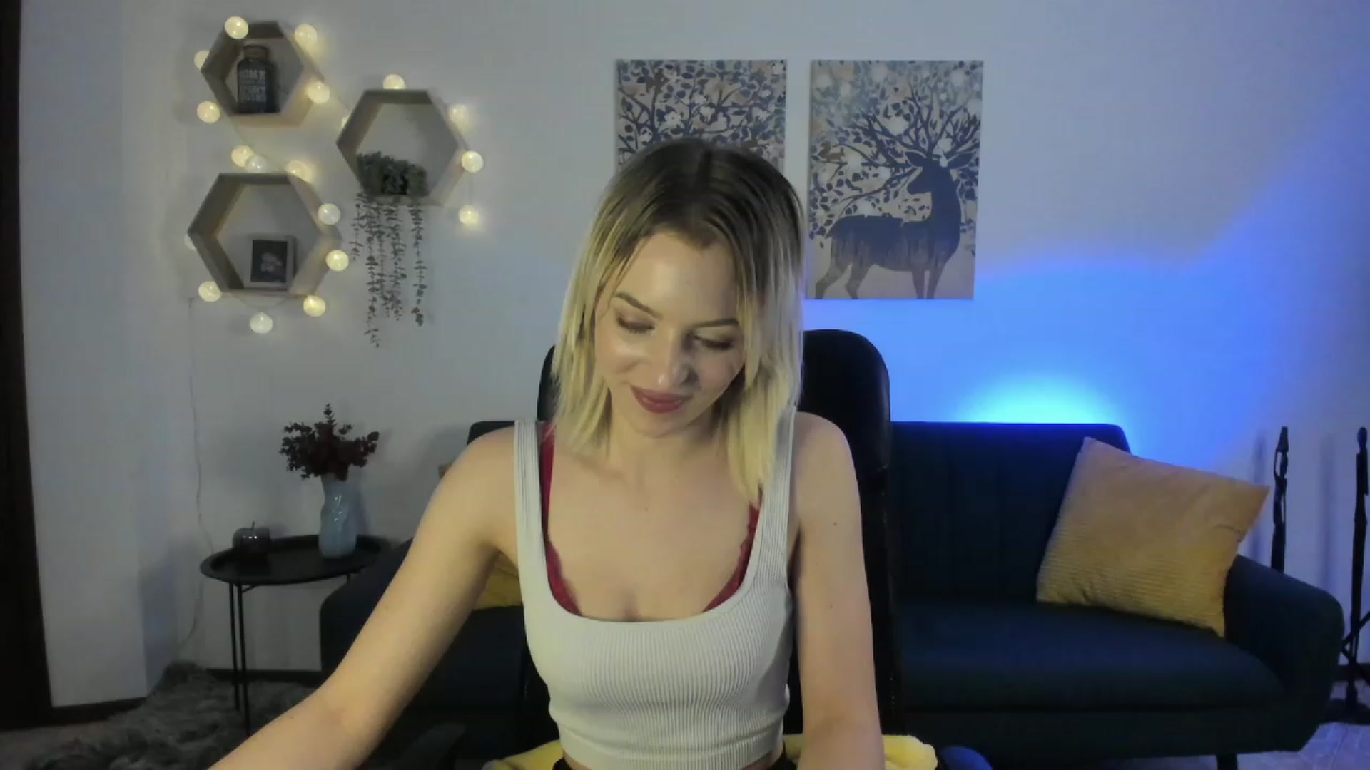 Gallery image thumbnail from Julia_Gold18's myfreecams stream on, 03/14/2023, 13:09 image 18 of 20