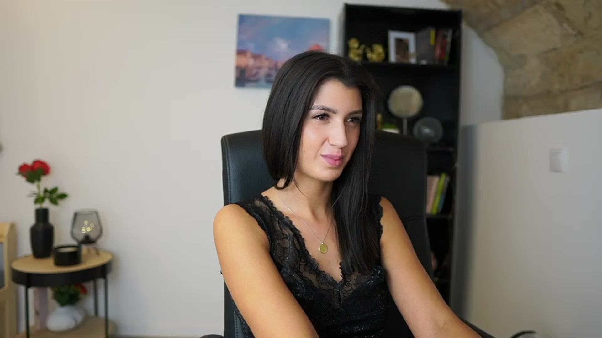 Gallery image thumbnail from Julia_Roca's myfreecams stream on, 12/07/2023, 17:52 image 13 of 20