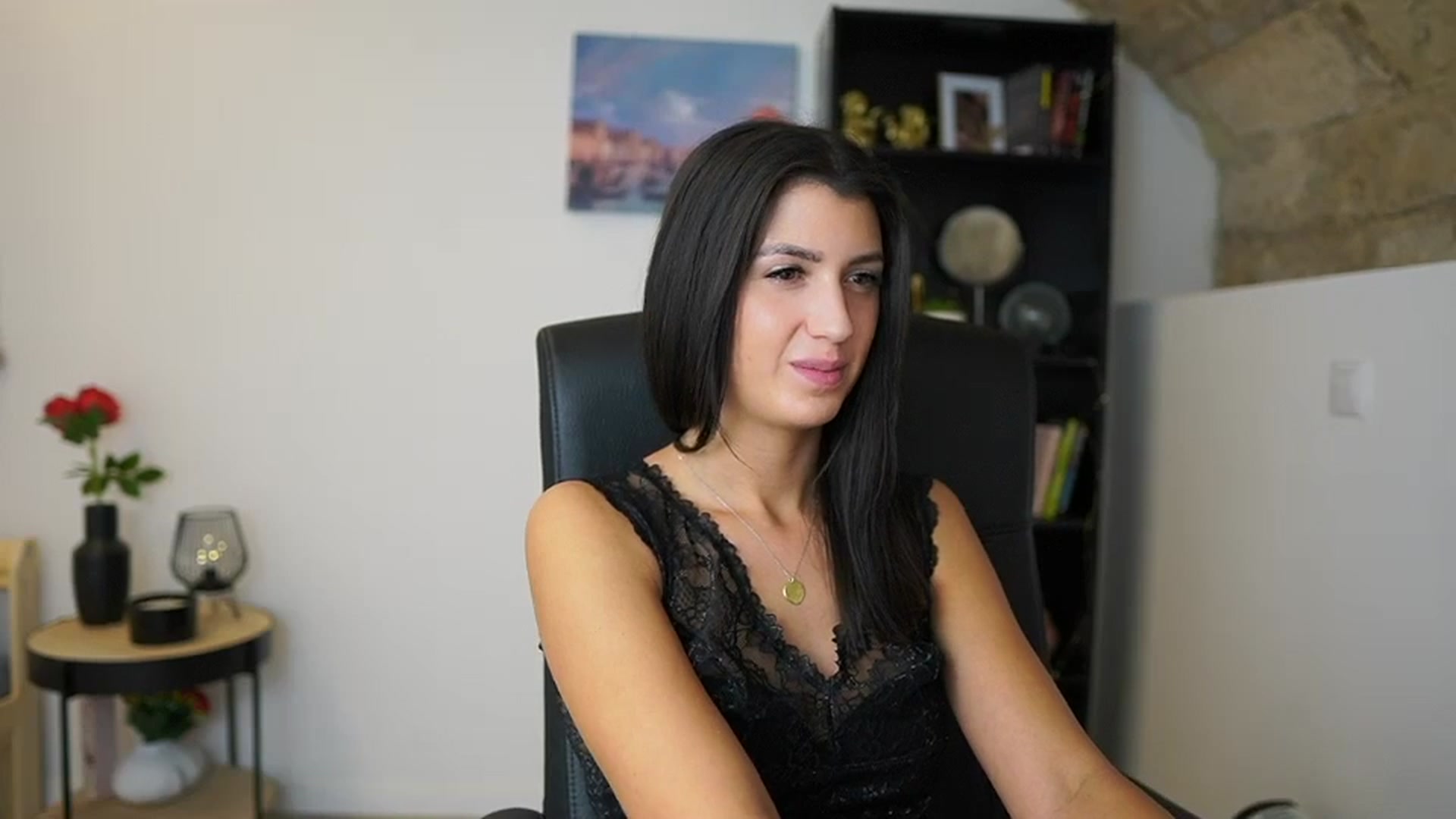 Gallery image thumbnail from Julia_Roca's myfreecams stream on, 12/07/2023, 17:52 image 12 of 20