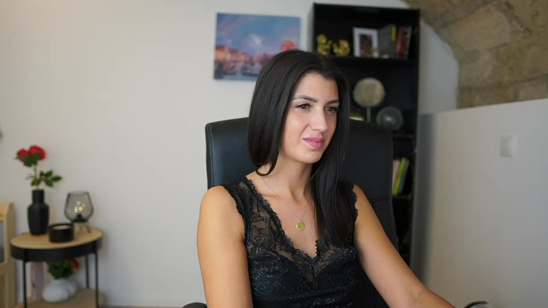 Gallery image thumbnail from Julia_Roca's myfreecams stream on, 12/07/2023, 17:52 image 20 of 20