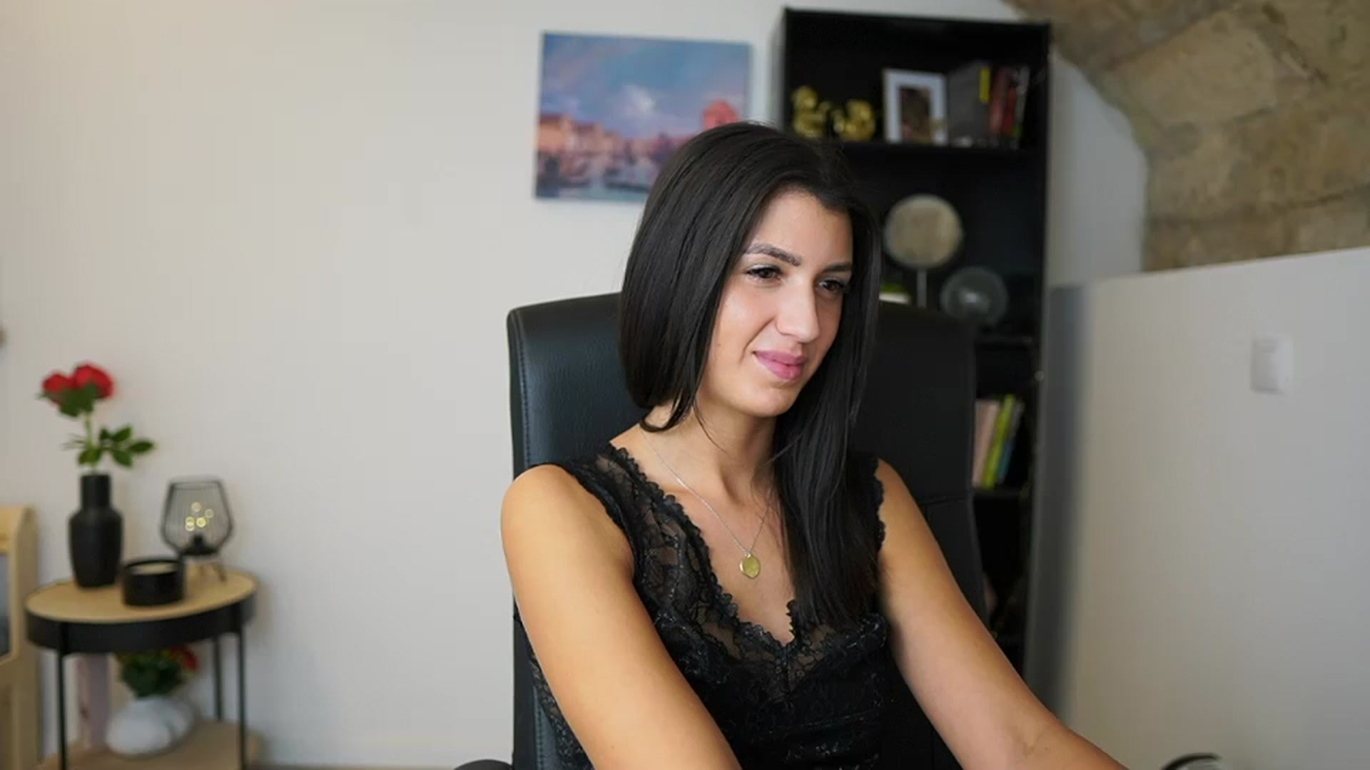 Gallery image thumbnail from Julia_Roca's myfreecams stream on, 12/07/2023, 17:52 image 17 of 20