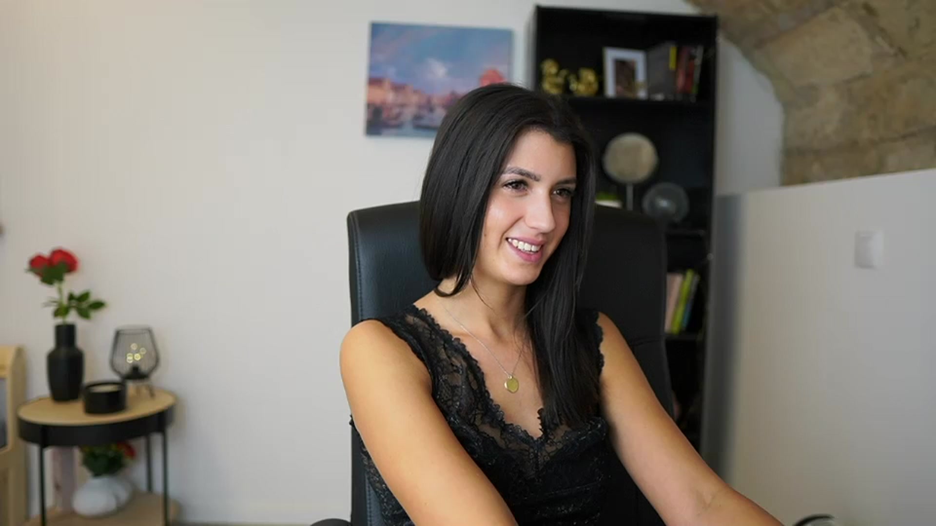 Gallery image thumbnail from Julia_Roca's myfreecams stream on, 12/07/2023, 17:52 image 18 of 20