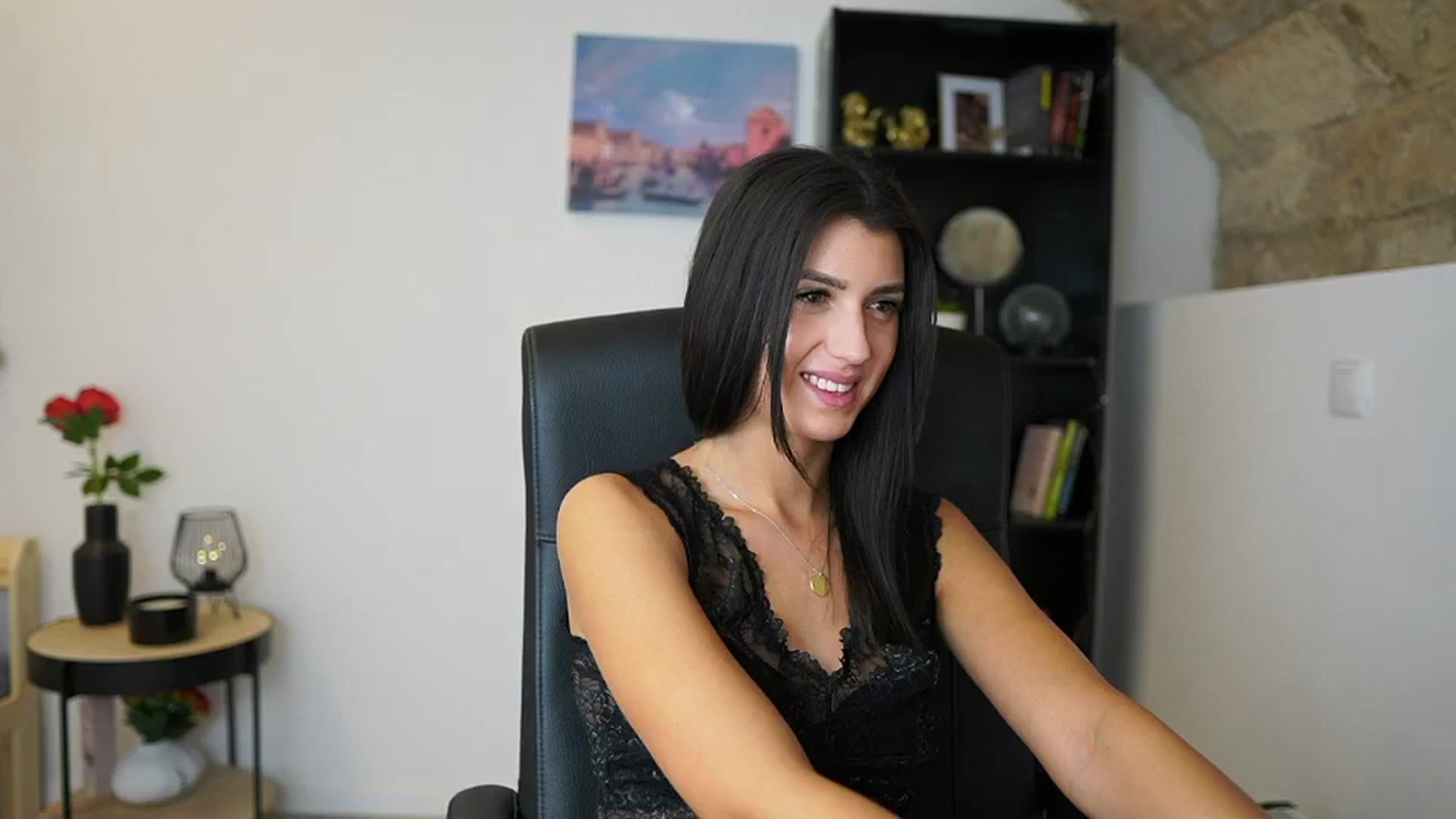 Gallery image thumbnail from Julia_Roca's myfreecams stream on, 12/07/2023, 18:21 image 10 of 20