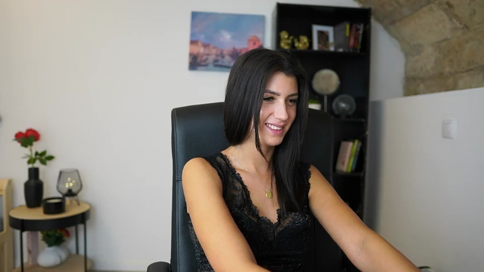 Gallery image thumbnail from Julia_Roca's myfreecams stream on, 12/07/2023, 18:21 image 9 of 20