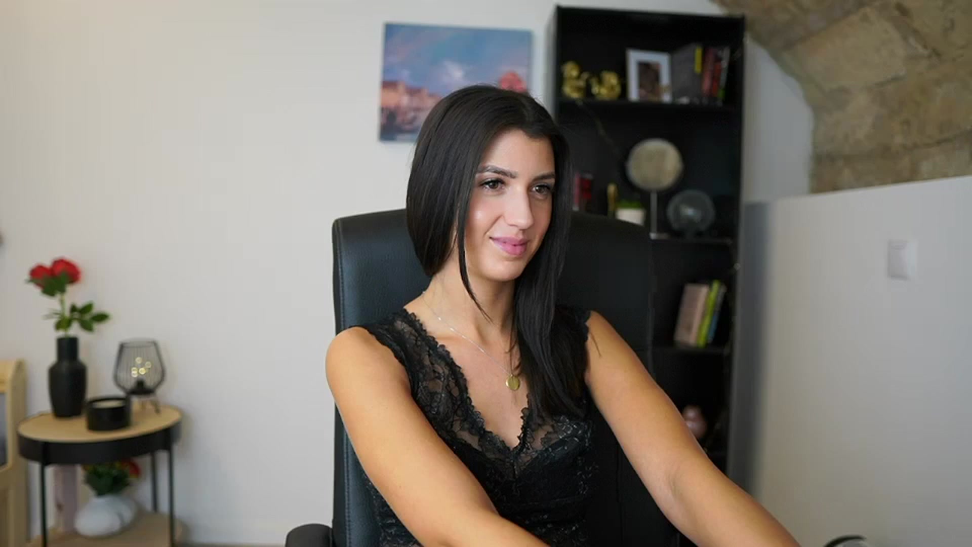 Gallery image thumbnail from Julia_Roca's myfreecams stream on, 12/07/2023, 18:21 image 1 of 20