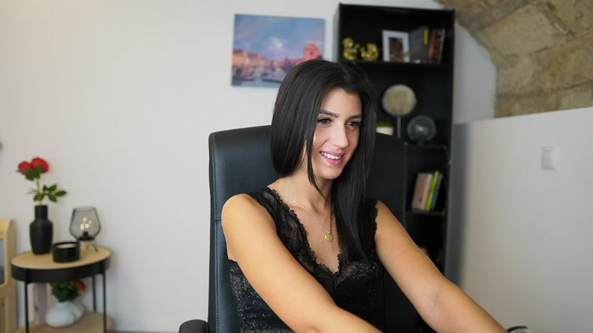 Gallery image thumbnail from Julia_Roca's myfreecams stream on, 12/07/2023, 18:21 image 7 of 20