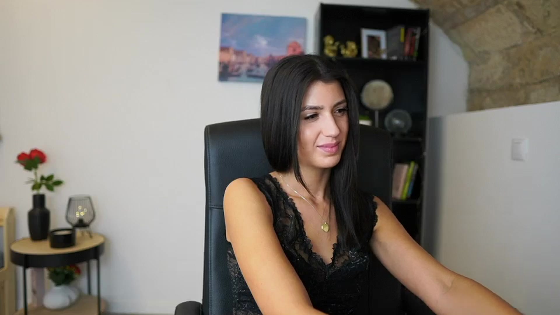 Gallery image thumbnail from Julia_Roca's myfreecams stream on, 12/07/2023, 18:21 image 12 of 20