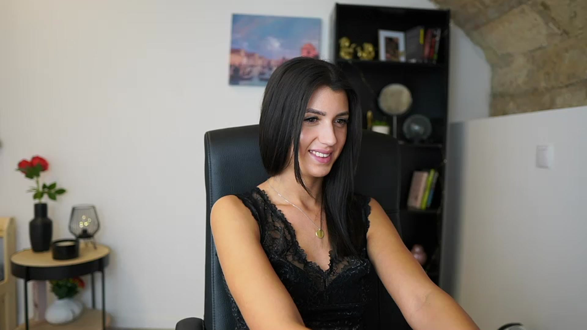 Gallery image thumbnail from Julia_Roca's myfreecams stream on, 12/07/2023, 18:21 image 4 of 20