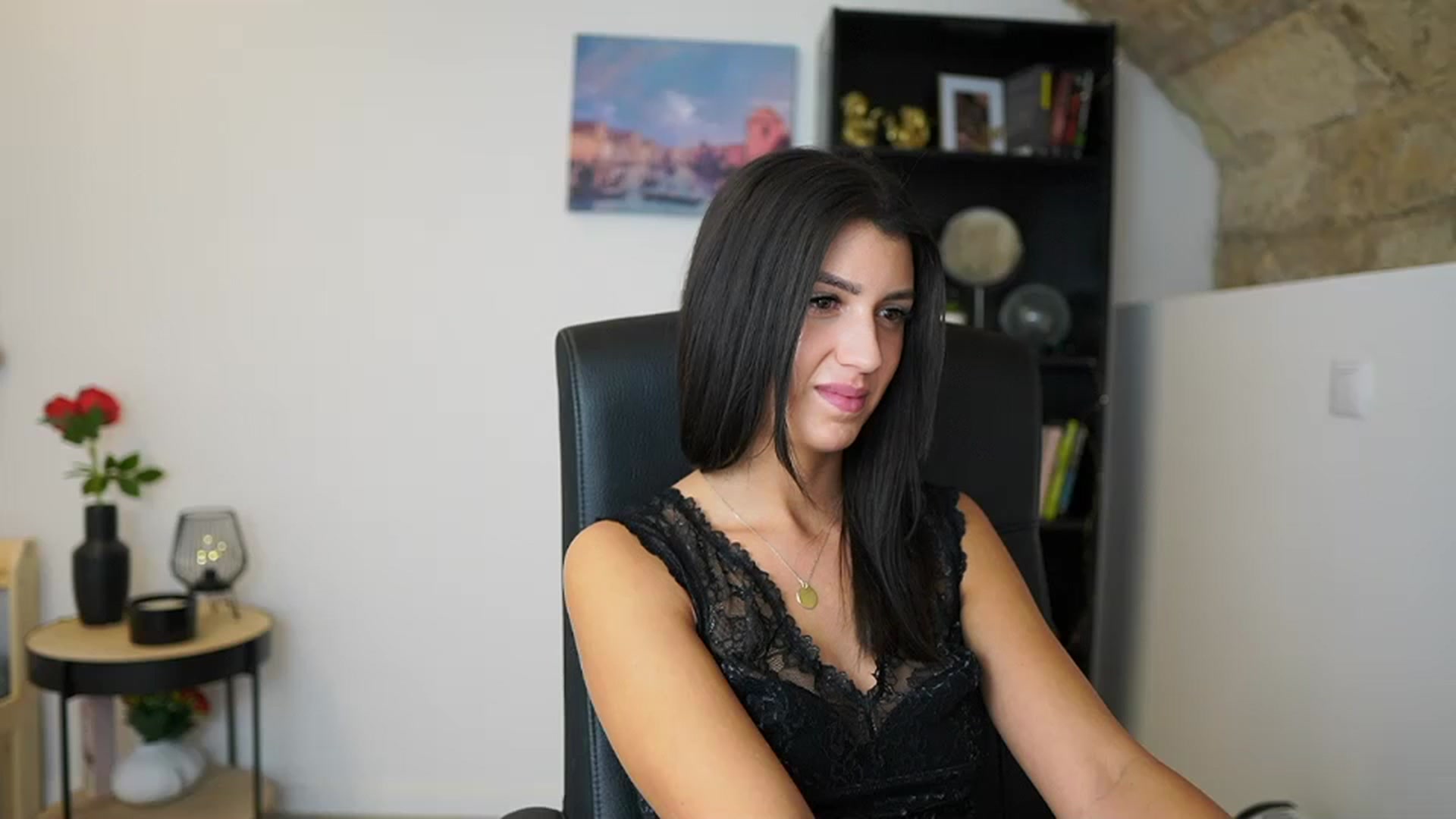 Gallery image thumbnail from Julia_Roca's myfreecams stream on, 12/07/2023, 18:21 image 17 of 20