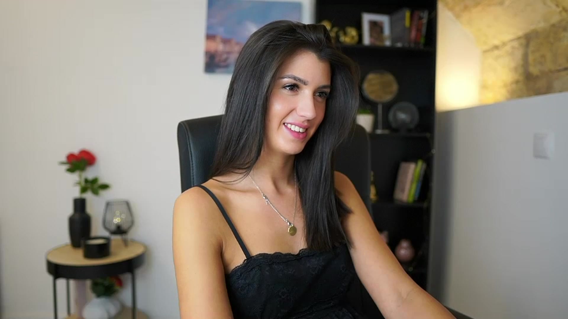 Gallery image thumbnail from Julia_Roca's myfreecams stream on, 12/08/2023, 15:37 image 16 of 20