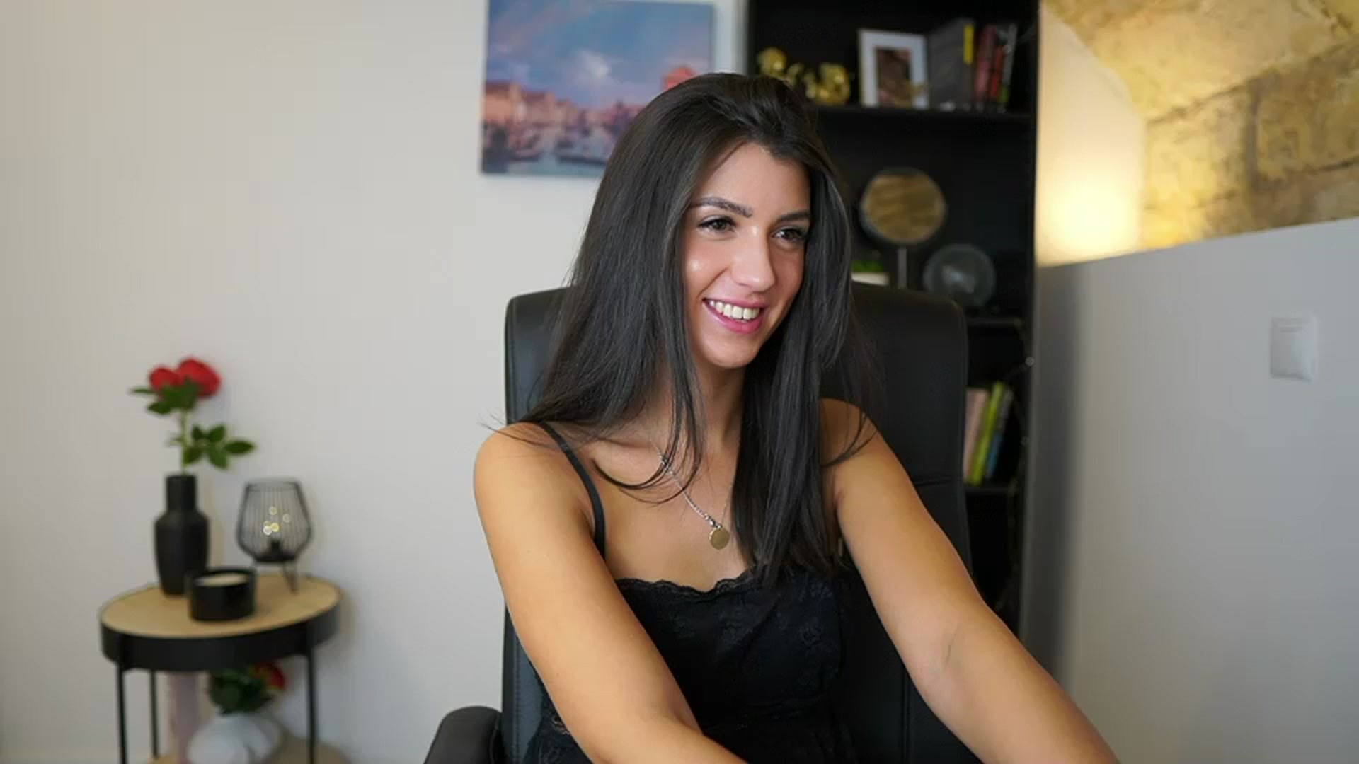 Gallery image thumbnail from Julia_Roca's myfreecams stream on, 12/08/2023, 15:37 image 11 of 20