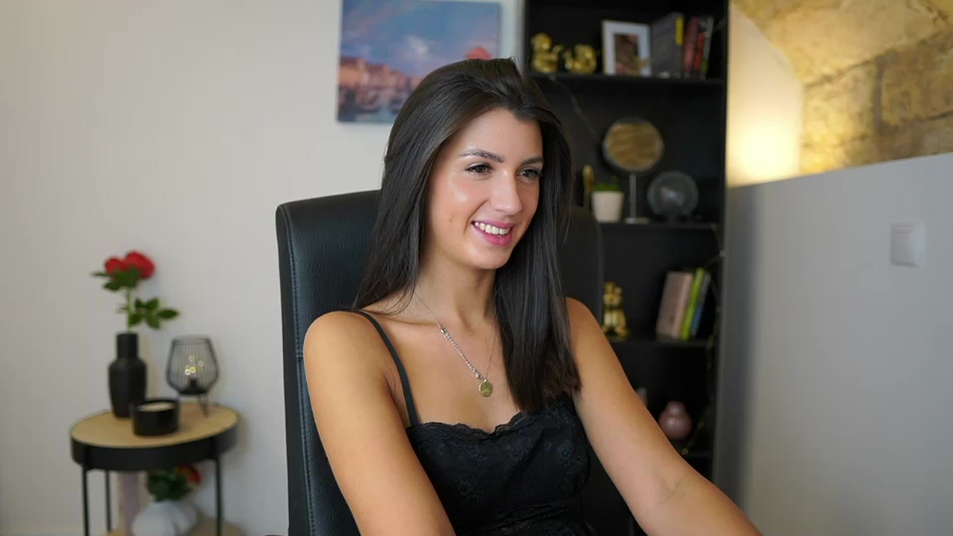 Gallery image thumbnail from Julia_Roca's myfreecams stream on, 12/08/2023, 15:37 image 8 of 20