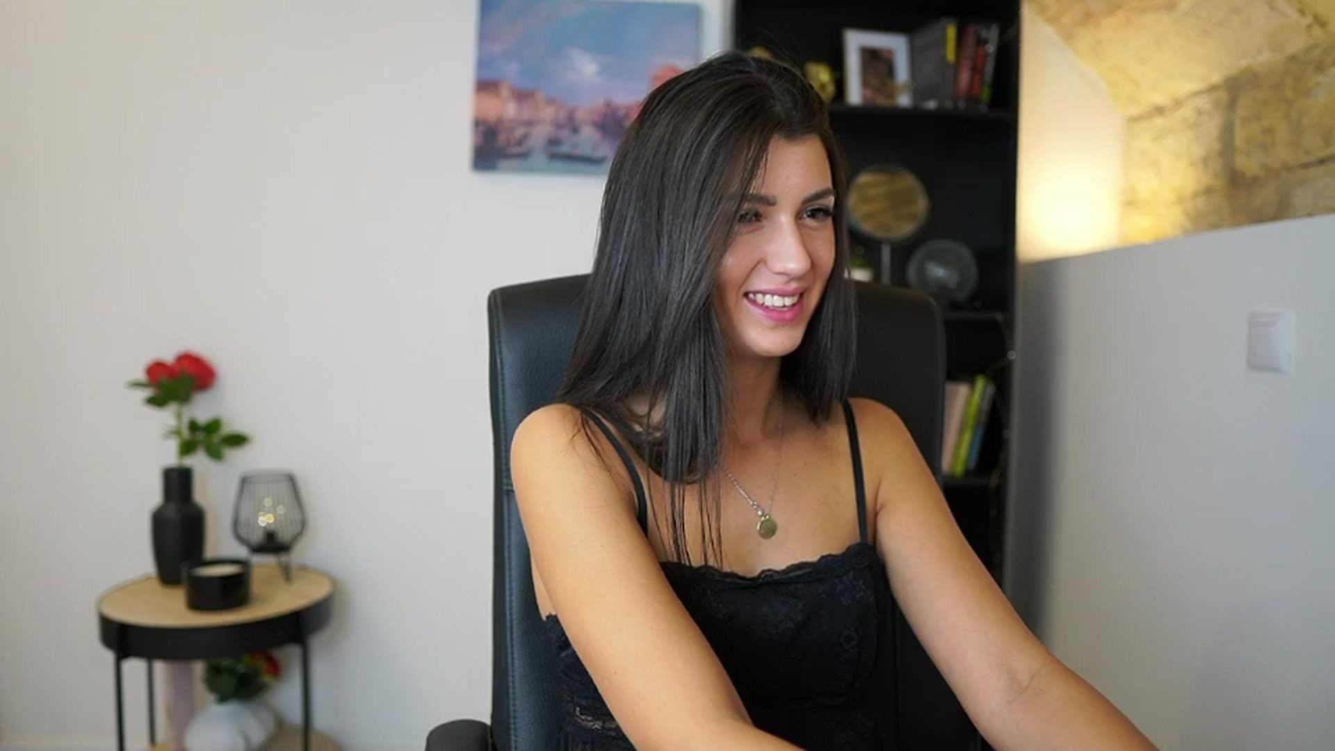 Gallery image thumbnail from Julia_Roca's myfreecams stream on, 12/08/2023, 15:37 image 3 of 20