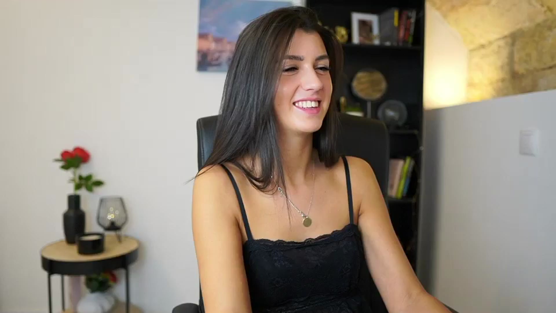 Gallery image thumbnail from Julia_Roca's myfreecams stream on, 12/08/2023, 15:37 image 5 of 20