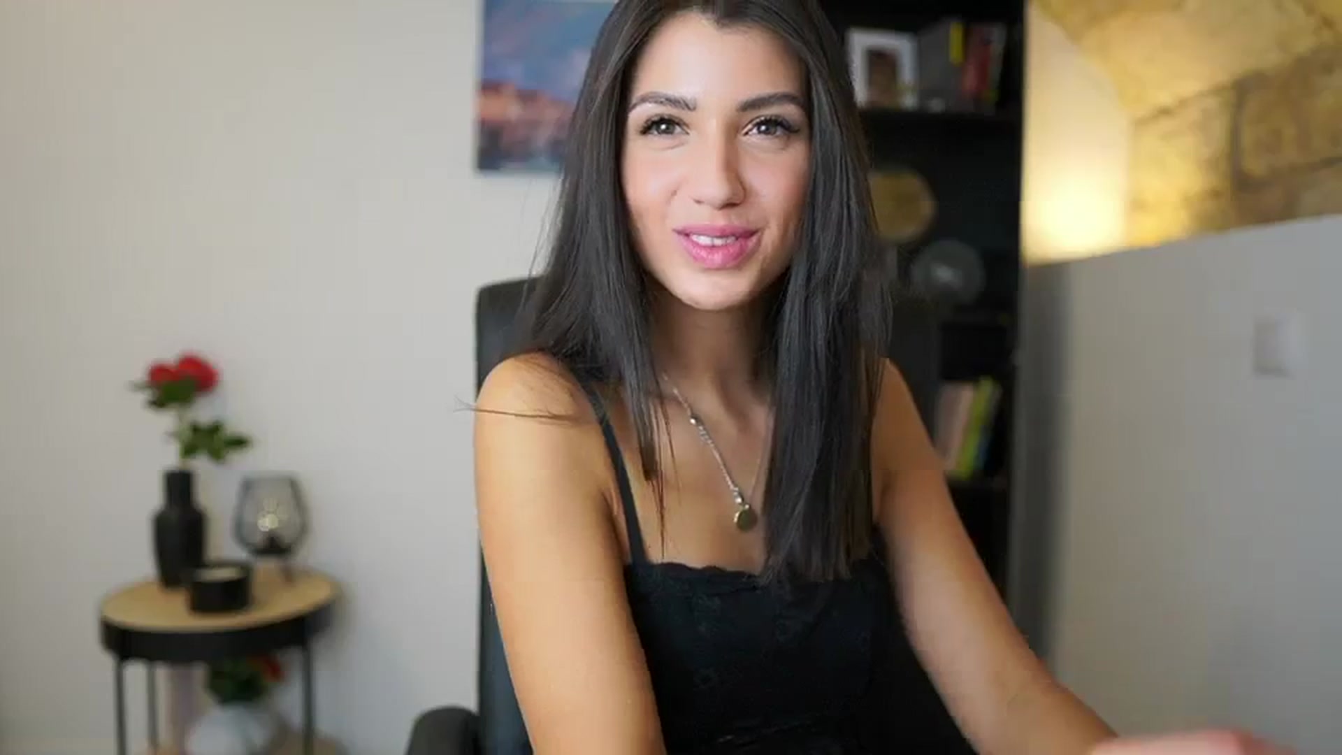 Gallery image thumbnail from Julia_Roca's myfreecams stream on, 12/08/2023, 15:37 image 12 of 20