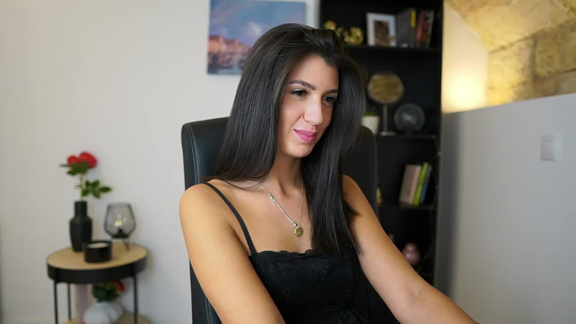 Gallery image thumbnail from Julia_Roca's myfreecams stream on, 12/08/2023, 15:37 image 17 of 20