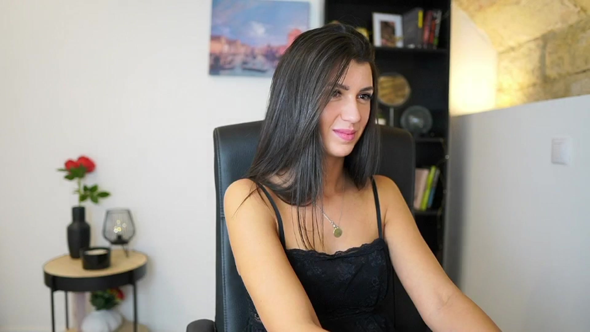 Gallery image thumbnail from Julia_Roca's myfreecams stream on, 12/08/2023, 15:37 image 2 of 20