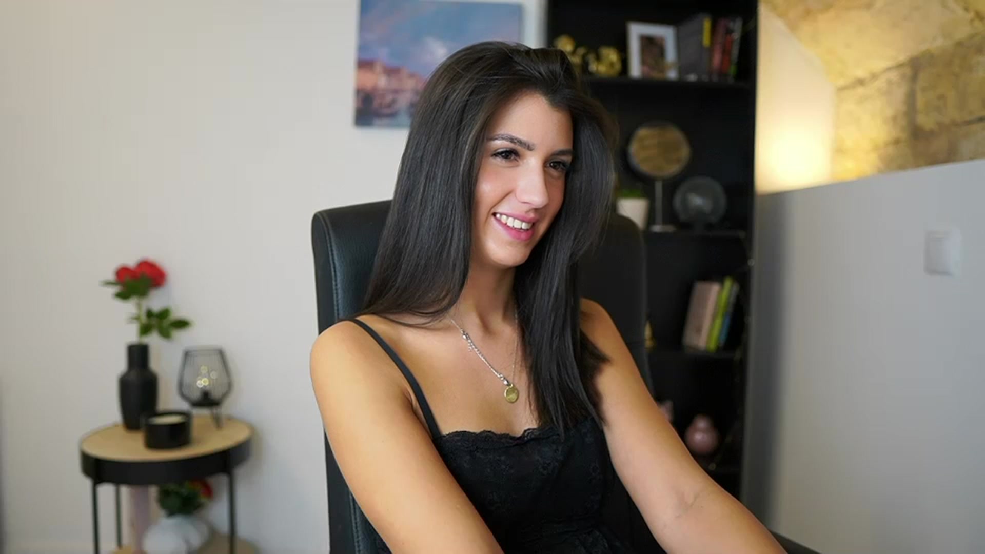 Gallery image thumbnail from Julia_Roca's myfreecams stream on, 12/08/2023, 15:37 image 18 of 20
