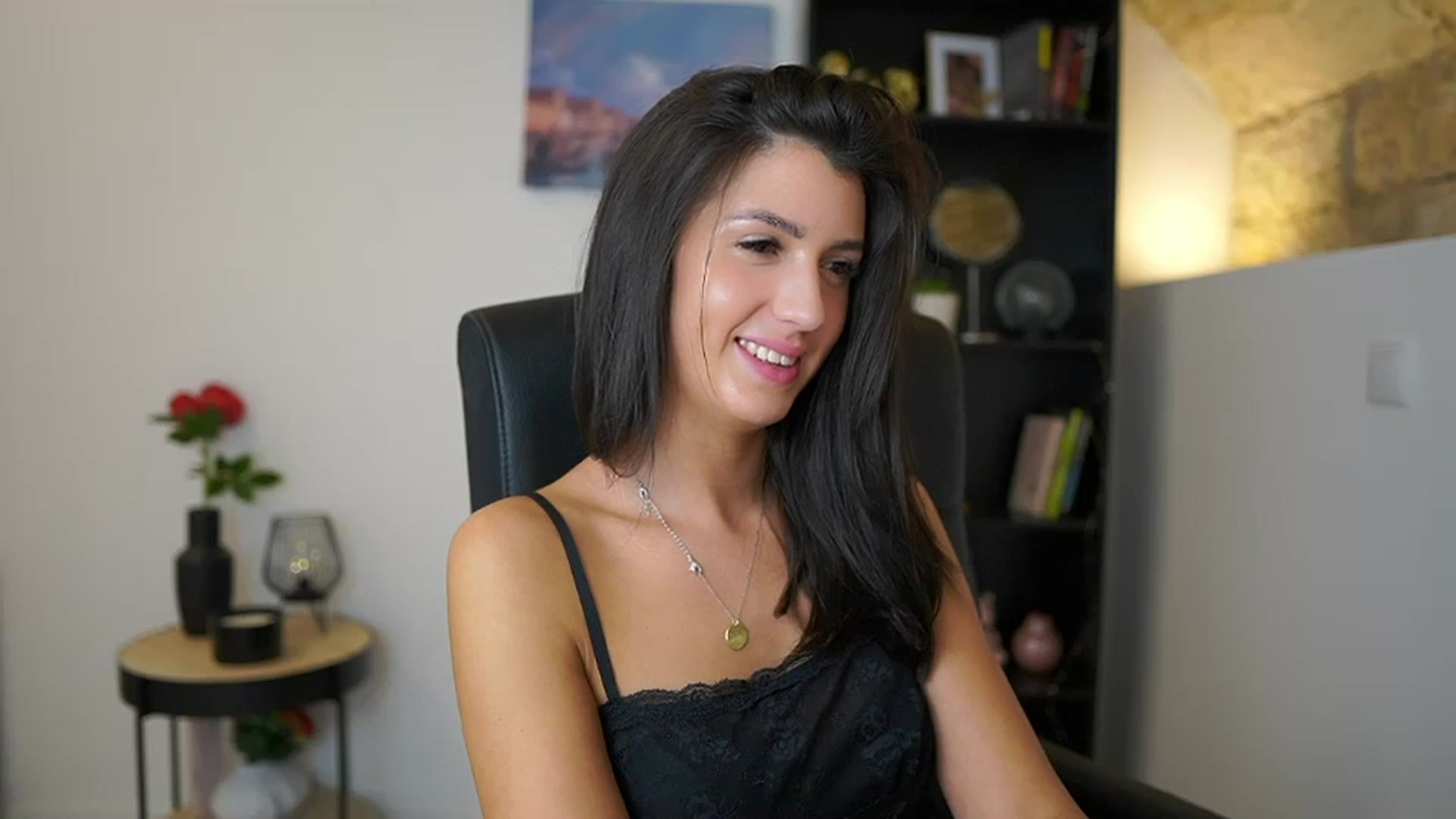 Gallery image thumbnail from Julia_Roca's myfreecams stream on, 12/08/2023, 17:58 image 15 of 20