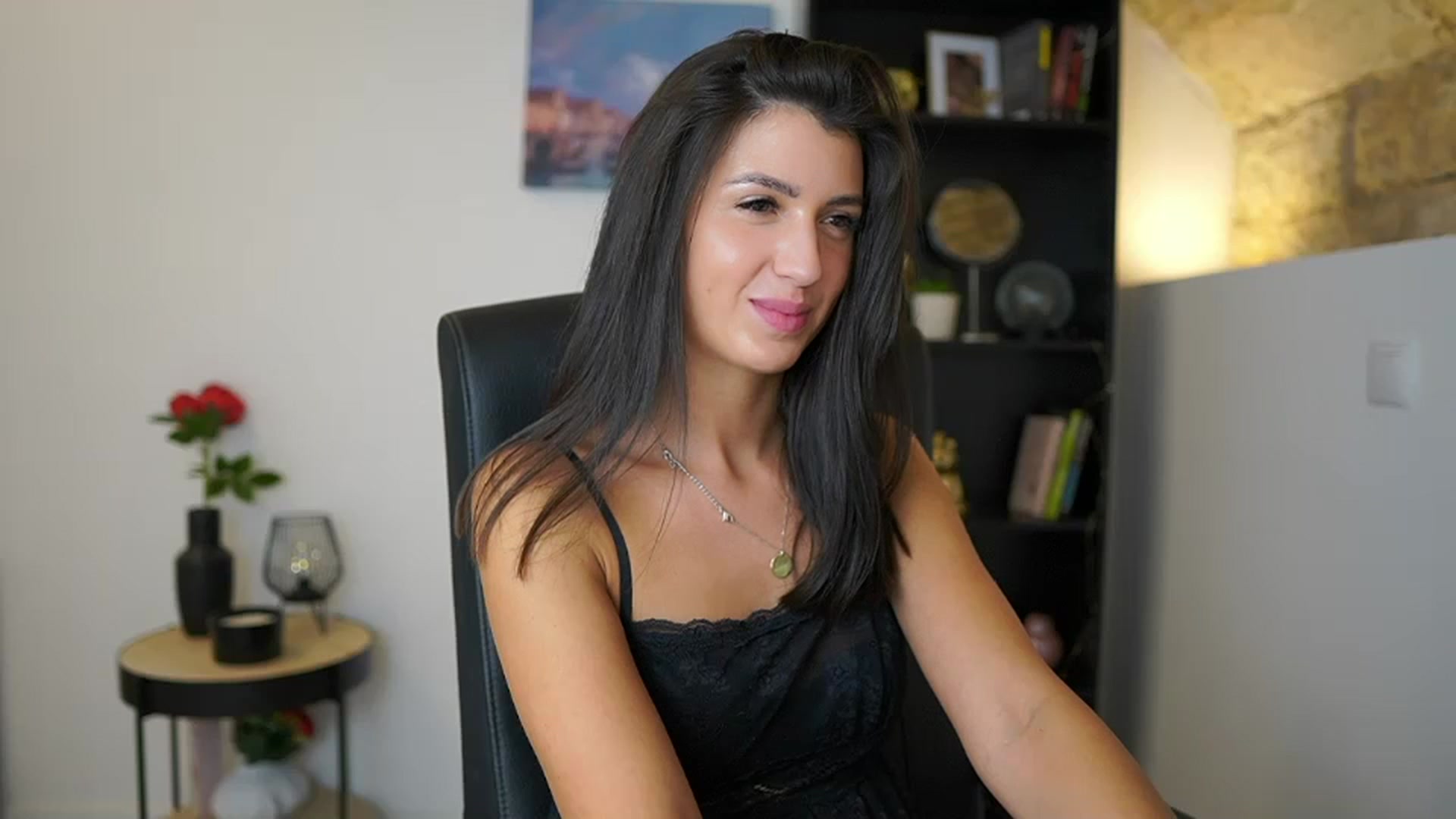 Gallery image thumbnail from Julia_Roca's myfreecams stream on, 12/08/2023, 17:58 image 18 of 20