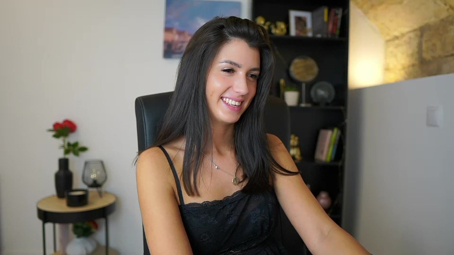 Gallery image thumbnail from Julia_Roca's myfreecams stream on, 12/08/2023, 17:58 image 19 of 20