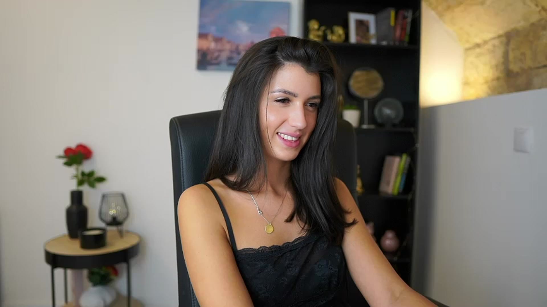 Gallery image thumbnail from Julia_Roca's myfreecams stream on, 12/08/2023, 17:58 image 17 of 20