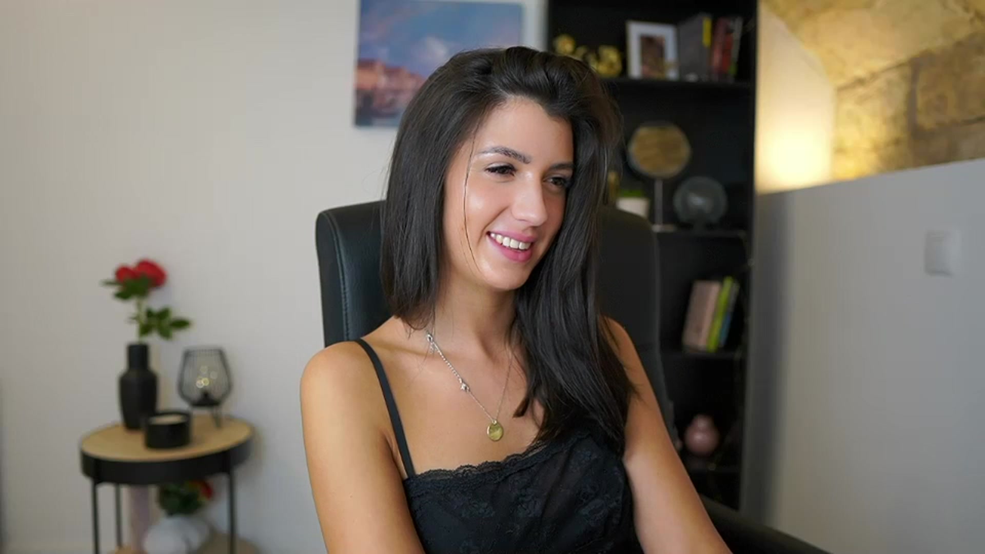 Gallery image thumbnail from Julia_Roca's myfreecams stream on, 12/08/2023, 17:58 image 16 of 20