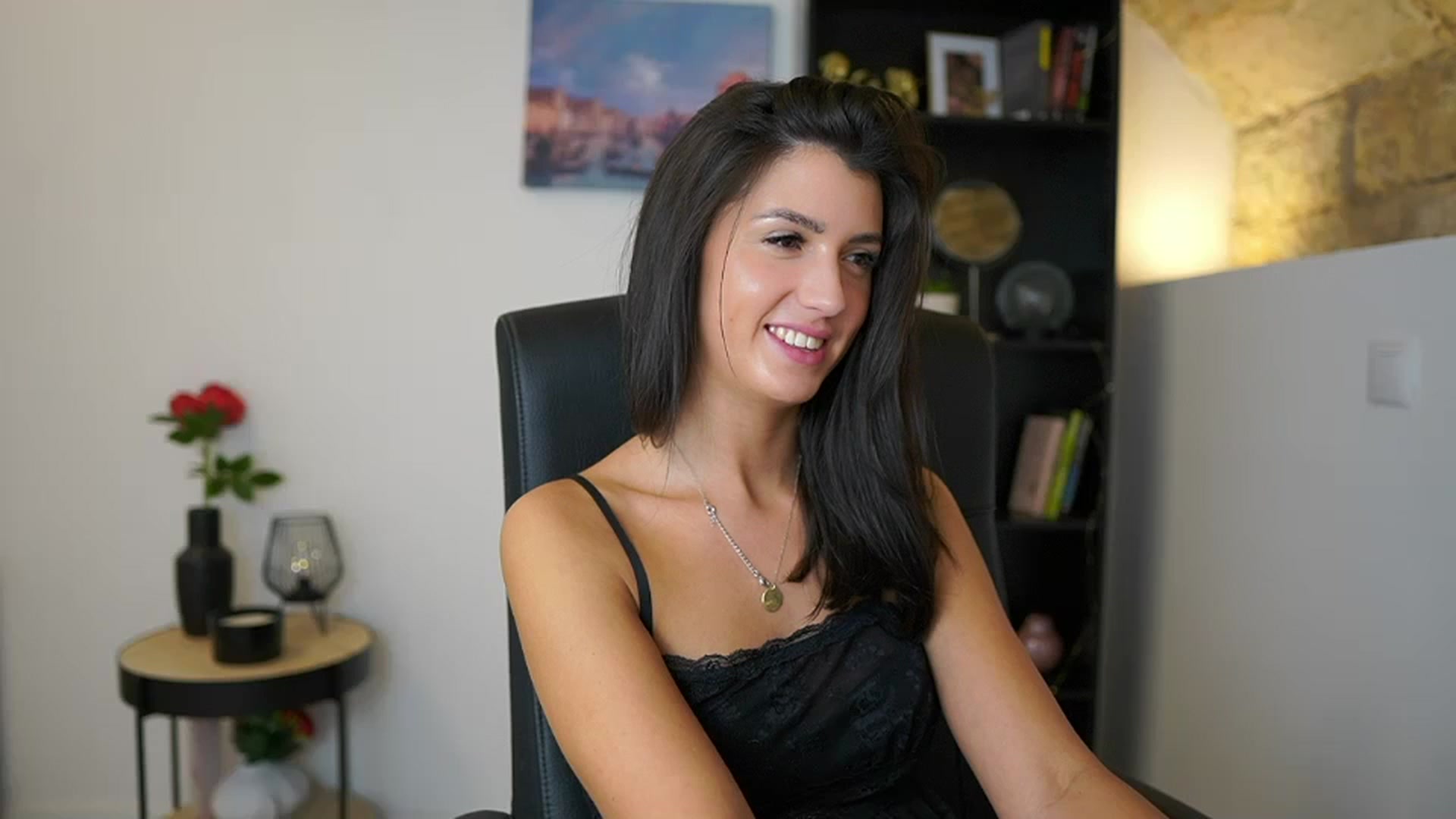 Gallery image thumbnail from Julia_Roca's myfreecams stream on, 12/08/2023, 17:58 image 14 of 20