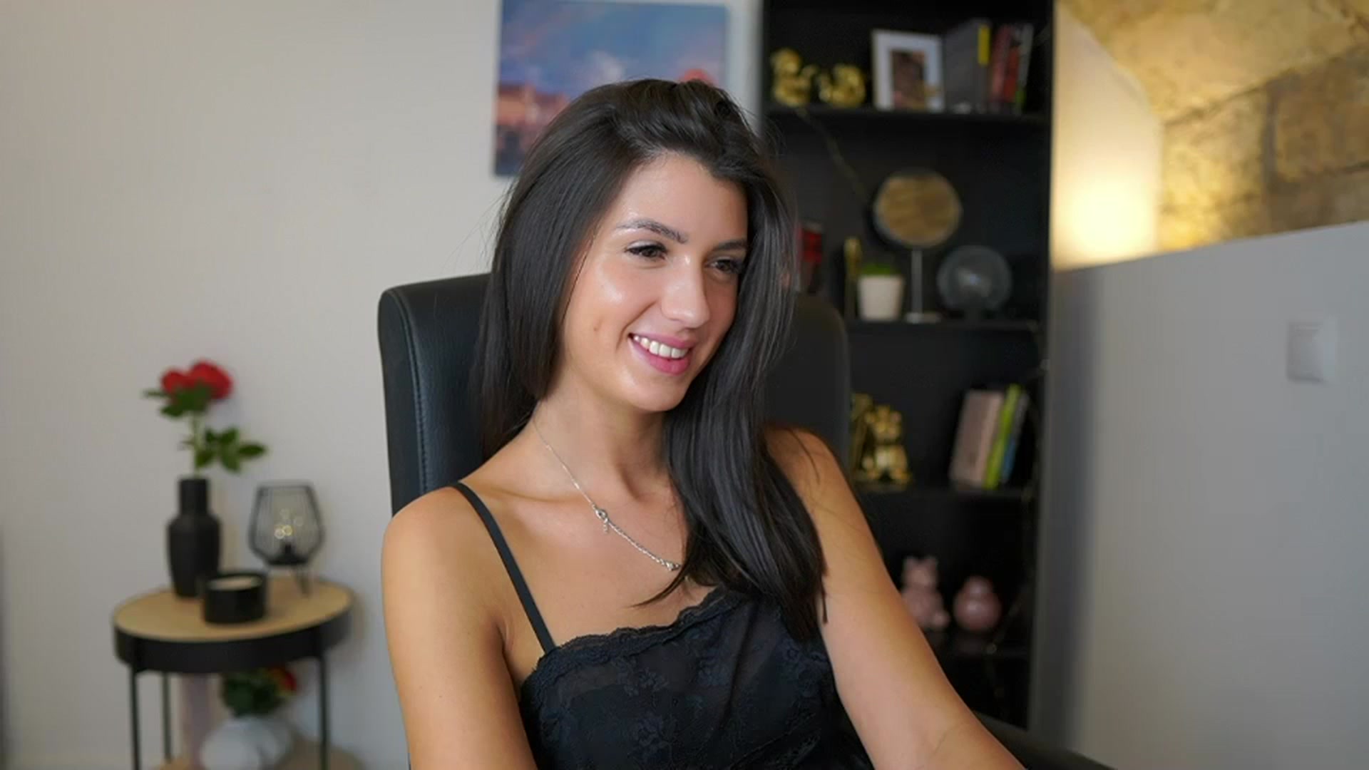 Gallery image thumbnail from Julia_Roca's myfreecams stream on, 12/08/2023, 18:53 image 16 of 20